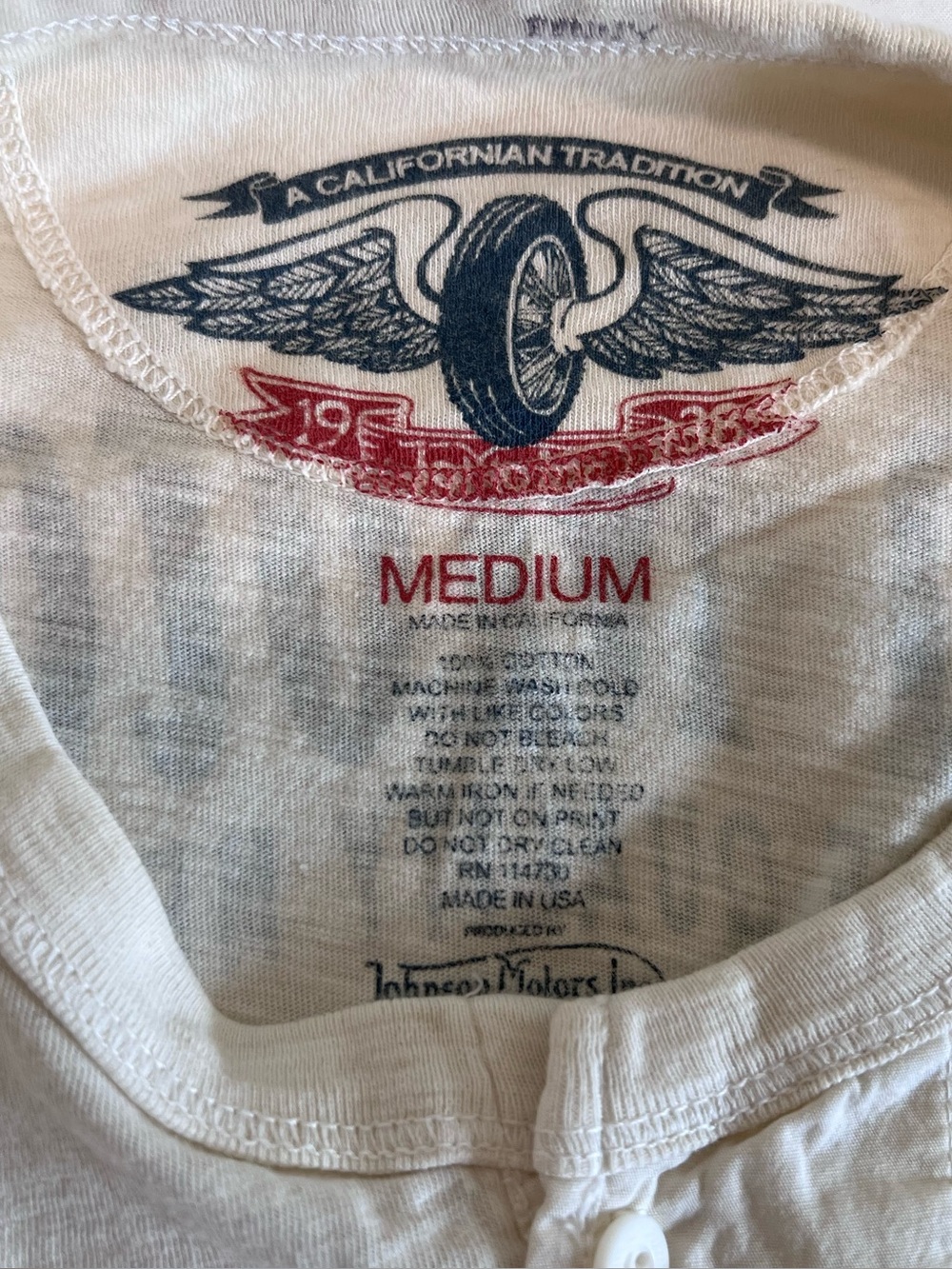 Johnson Motors Inc Henley T-Shirt Men’s Medium White Graphic Short Sleeve USA - Picture 3 of 4